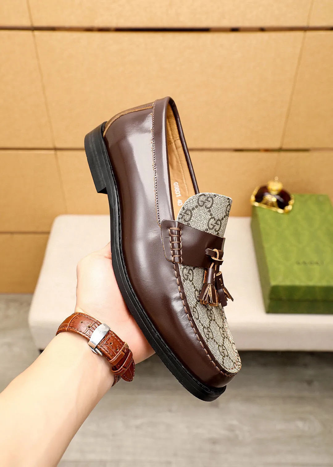 Men's shoes 💰480 💐 Product trademark: GUCCI "Gucci" casual leather shoes Regular size: 38-44 (45🉑️customized) Product materials: Selected imported first-layer open-edge beaded cowhide leather upper + luxury hardware buckle, imported water-dyed cowhide leather lining. Strong three-dimensional visual effect, combined outsole Color: 3⃣️colors available